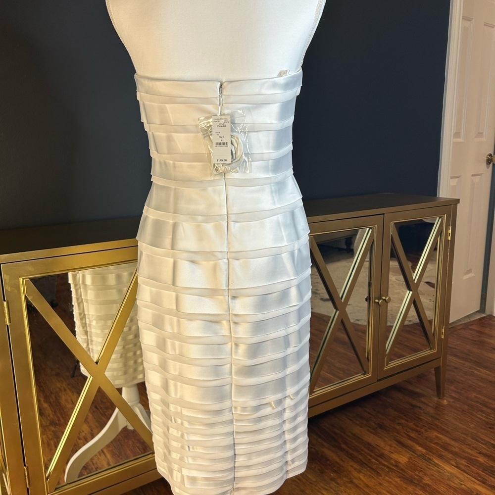 NWT White House Black Market  Strapless White Satin Cocktail Dress – Size 6 - Picture 6 of 8